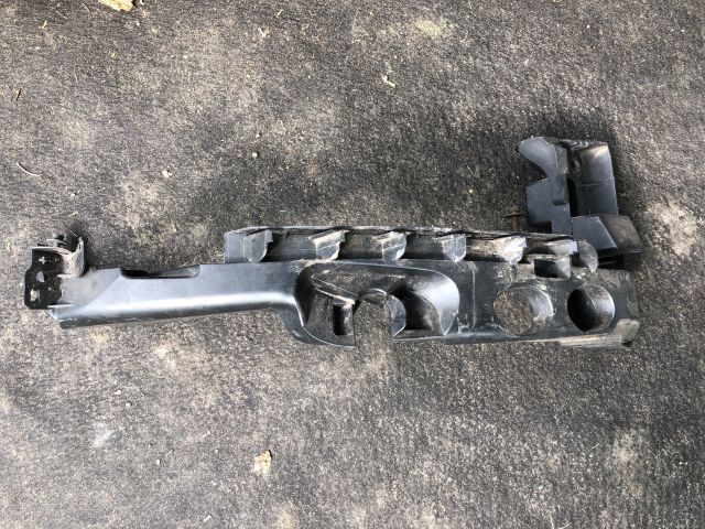 bontott AUDI A3 Jobb Fényszóró Tartó