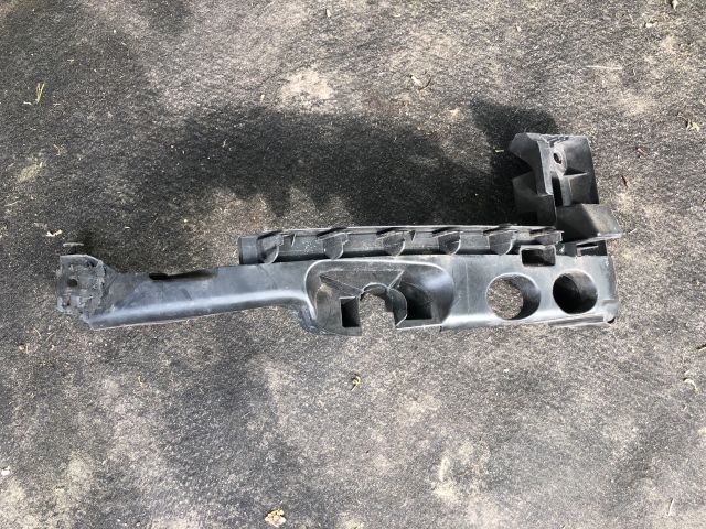 bontott AUDI A3 Jobb Fényszóró Tartó