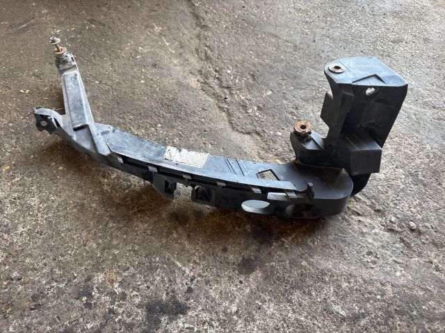 bontott AUDI A3 Jobb Fényszóró Tartó