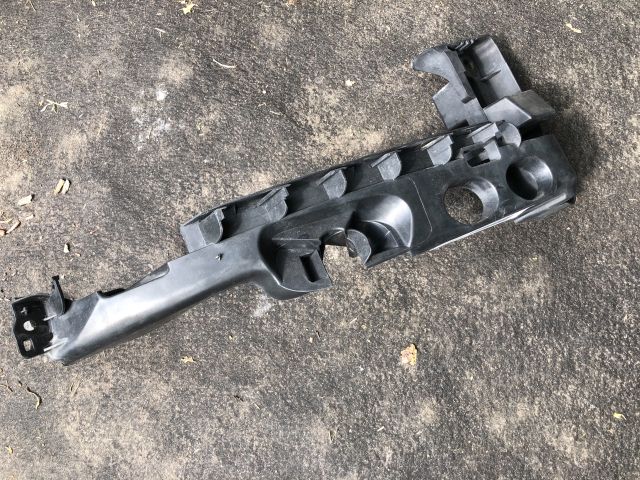 bontott AUDI A3 Jobb Fényszóró Tartó