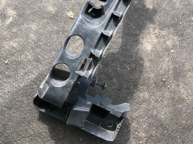 bontott AUDI A3 Jobb Fényszóró Tartó