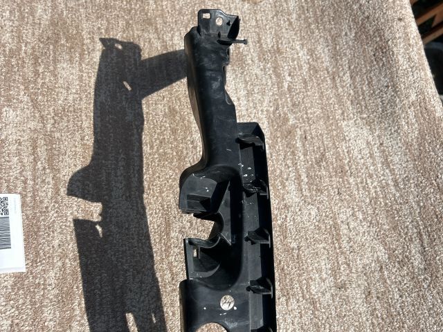 bontott AUDI A3 Jobb Fényszóró Tartó