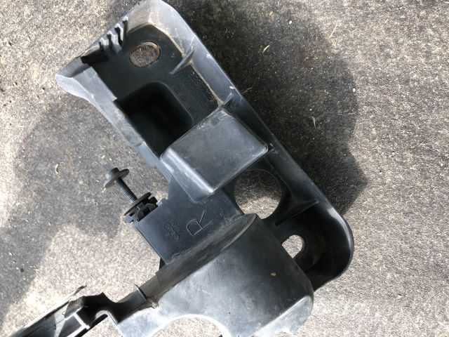 bontott AUDI A3 Jobb Fényszóró Tartó