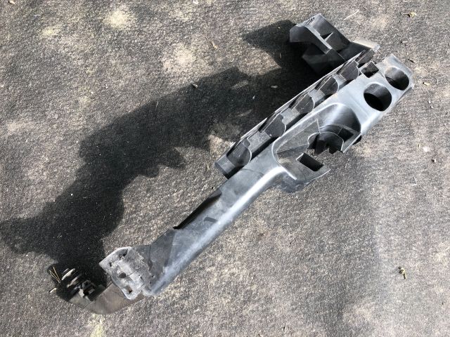 bontott AUDI A3 Jobb Fényszóró Tartó