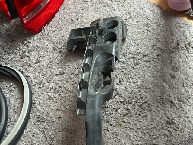 bontott AUDI A3 Jobb Fényszóró Tartó