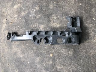 bontott AUDI A3 Jobb Fényszóró Tartó