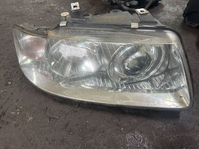 bontott AUDI A3 Jobb Fényszóró