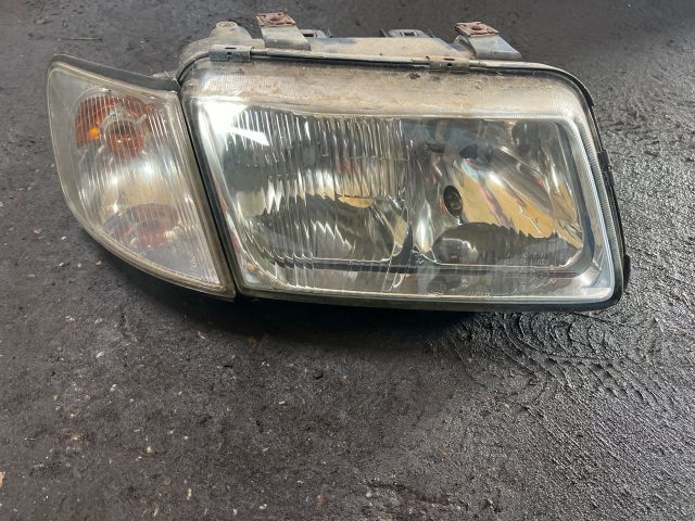 bontott AUDI A3 Jobb Fényszóró