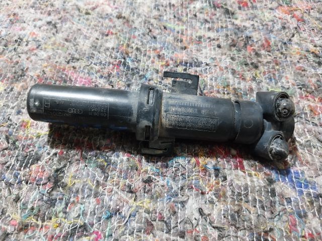 bontott AUDI A3 Jobb Fényszórómosó Fúvóka