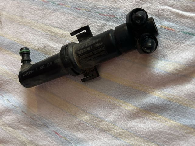 bontott AUDI A3 Jobb Fényszórómosó Fúvóka