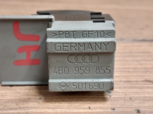 bontott AUDI A3 Jobb hátsó Ablakemelő Kapcsoló