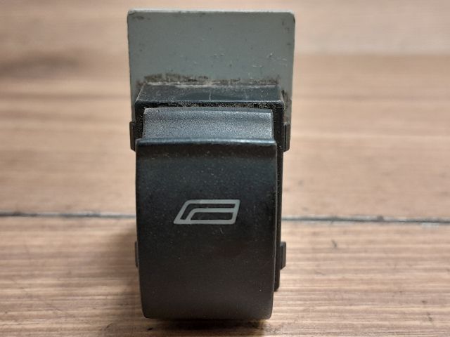 bontott AUDI A3 Jobb hátsó Ablakemelő Kapcsoló