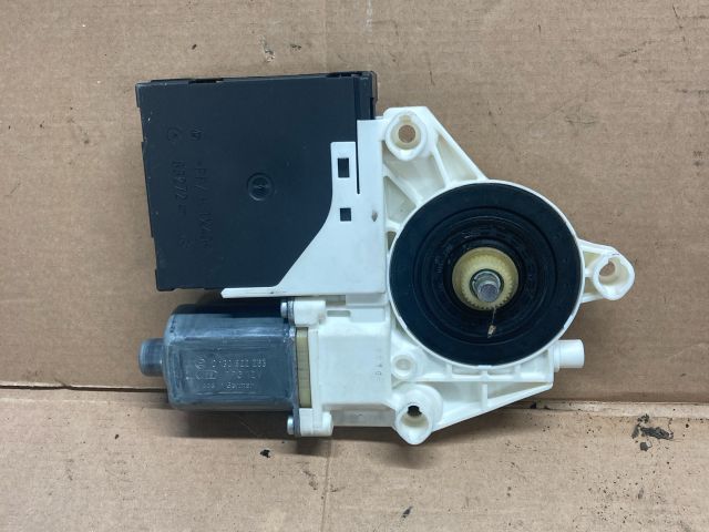 bontott AUDI A3 Jobb hátsó Ablakemelő Motor