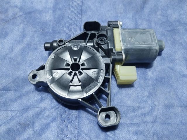 bontott AUDI A3 Jobb hátsó Ablakemelő Motor