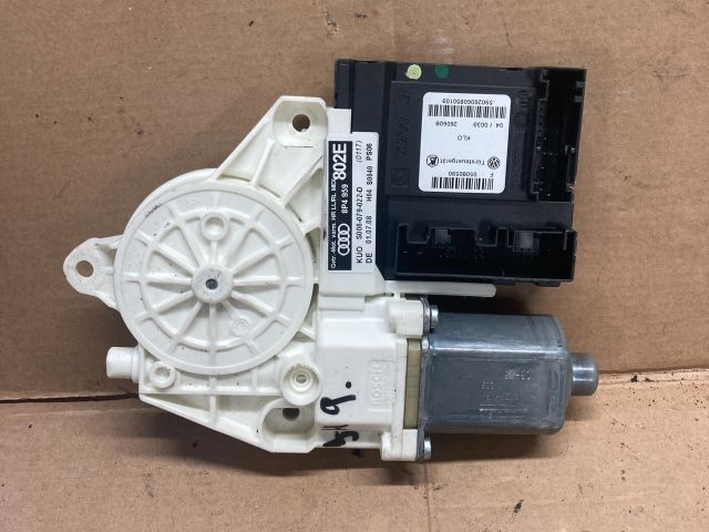 bontott AUDI A3 Jobb hátsó Ablakemelő Motor