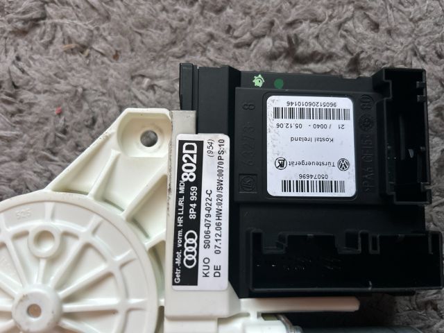 bontott AUDI A3 Jobb hátsó Ablakemelő Motor