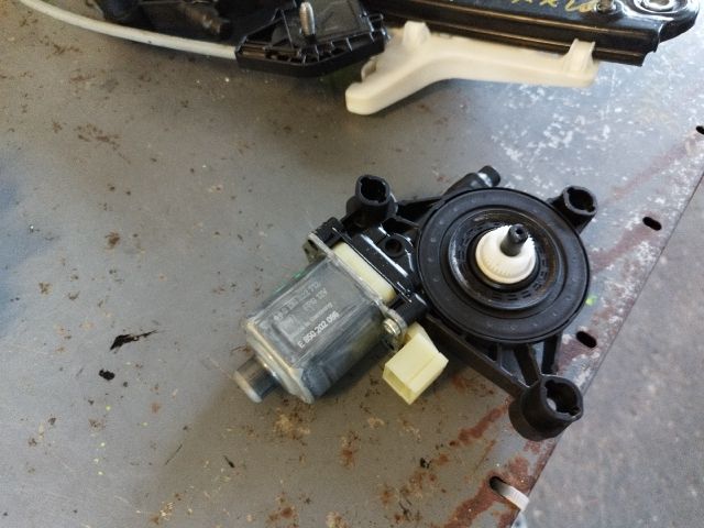 bontott AUDI A3 Jobb hátsó Ablakemelő Motor