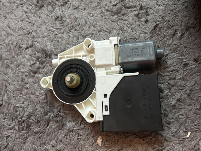 bontott AUDI A3 Jobb hátsó Ablakemelő Motor