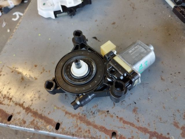 bontott AUDI A3 Jobb hátsó Ablakemelő Motor