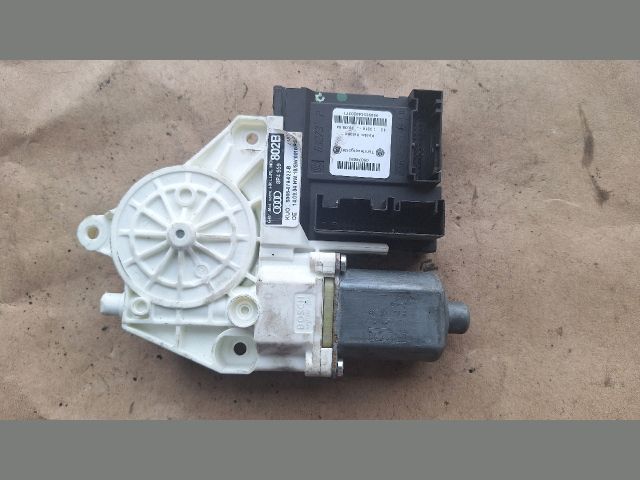 bontott AUDI A3 Jobb hátsó Ablakemelő Motor