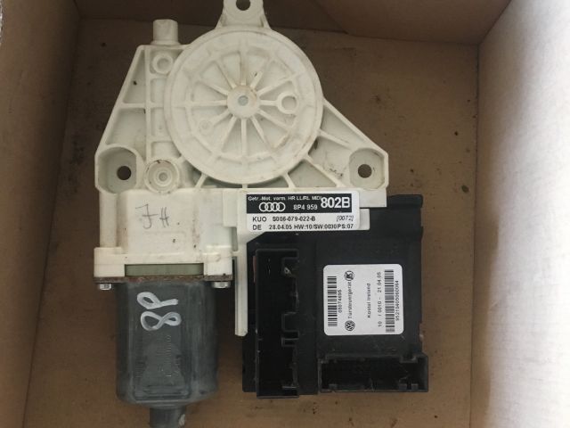 bontott AUDI A3 Jobb hátsó Ablakemelő Motor