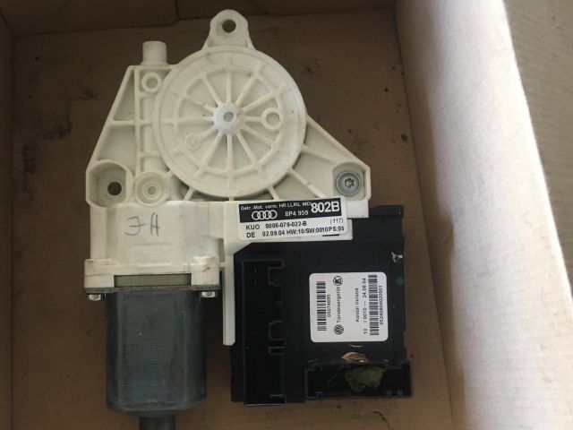 bontott AUDI A3 Jobb hátsó Ablakemelő Motor