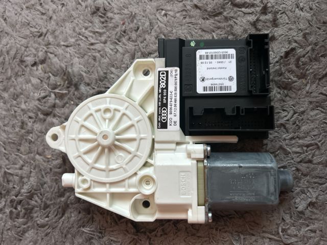 bontott AUDI A3 Jobb hátsó Ablakemelő Motor