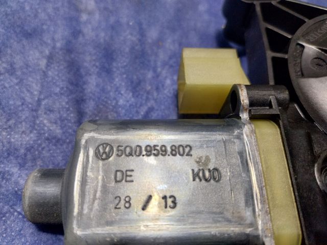 bontott AUDI A3 Jobb hátsó Ablakemelő Motor