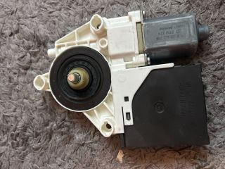 bontott AUDI A3 Jobb hátsó Ablakemelő Motor