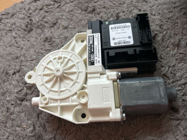 bontott AUDI A3 Jobb hátsó Ablakemelő Motor