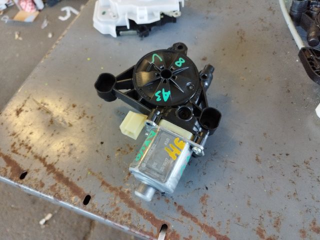 bontott AUDI A3 Jobb hátsó Ablakemelő Motor