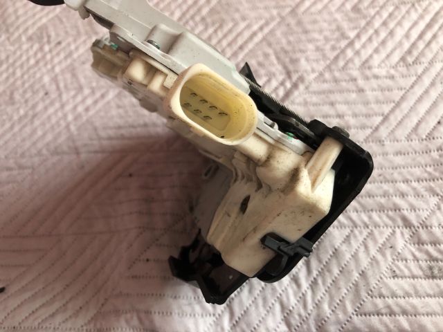 bontott AUDI A3 Jobb hátsó Ajtózár