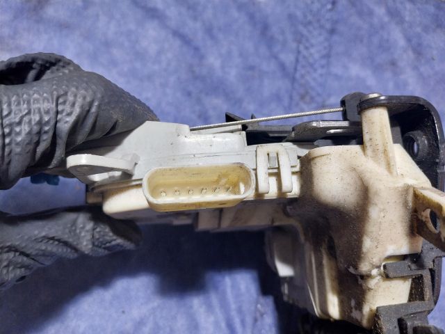 bontott AUDI A3 Jobb hátsó Ajtózár