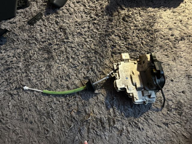 bontott AUDI A3 Jobb hátsó Ajtózár