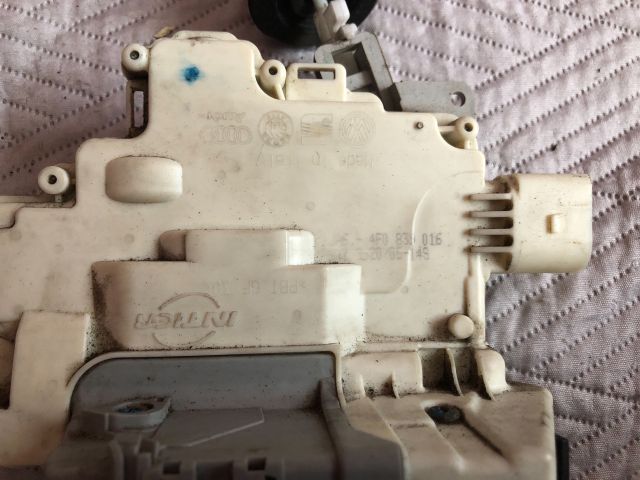 bontott AUDI A3 Jobb hátsó Ajtózár