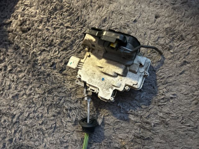 bontott AUDI A3 Jobb hátsó Ajtózár