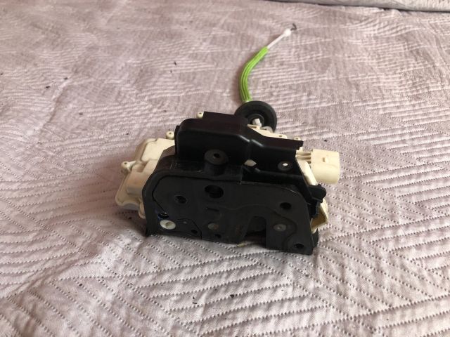 bontott AUDI A3 Jobb hátsó Ajtózár