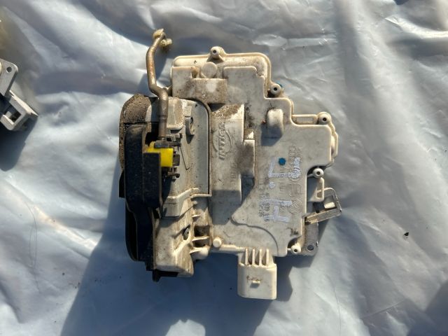 bontott AUDI A3 Jobb hátsó Ajtózár