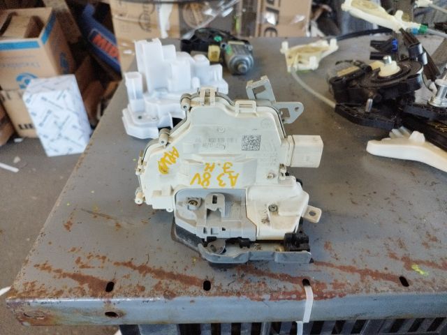 bontott AUDI A3 Jobb hátsó Ajtózár