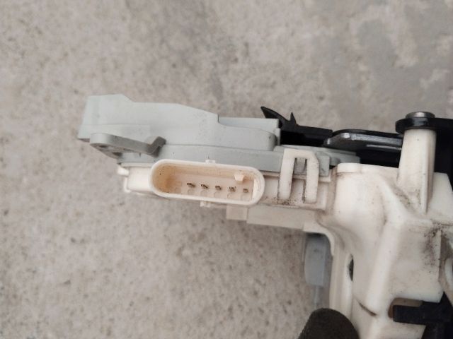 bontott AUDI A3 Jobb hátsó Ajtózár