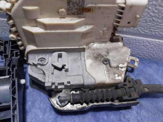 bontott AUDI A3 Jobb hátsó Ajtózár