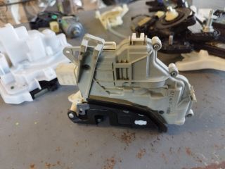 bontott AUDI A3 Jobb hátsó Ajtózár