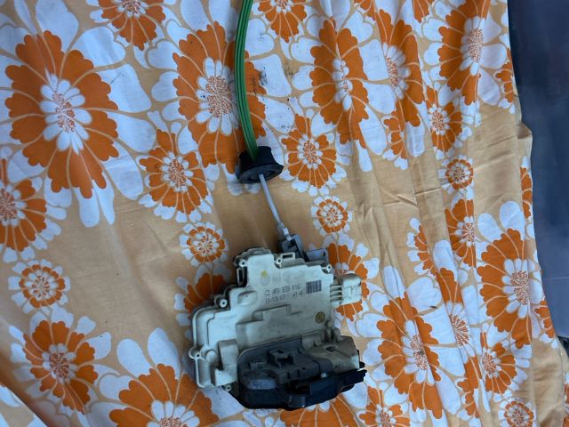 bontott AUDI A3 Jobb hátsó Ajtózár