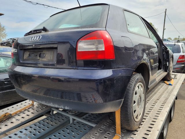 bontott AUDI A3 Jobb hátsó Csomagtér Burkolat (Műanyag)