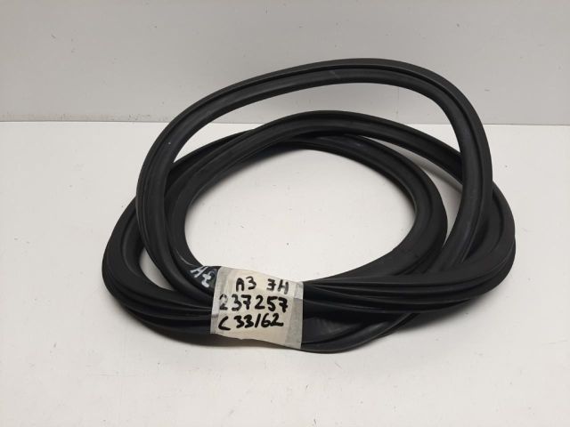 bontott AUDI A3 Jobb hátsó Gumikéder