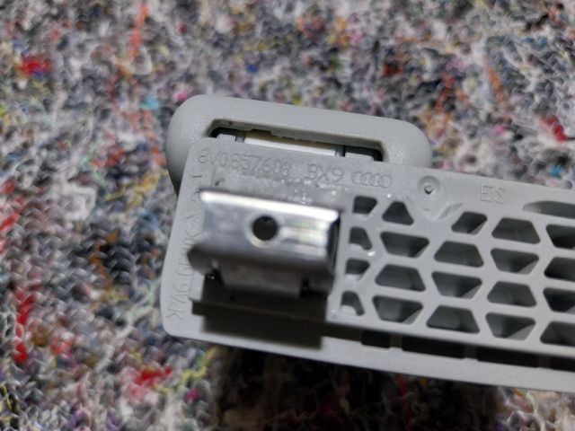 bontott AUDI A3 Jobb hátsó Kapaszkodó (Felső)