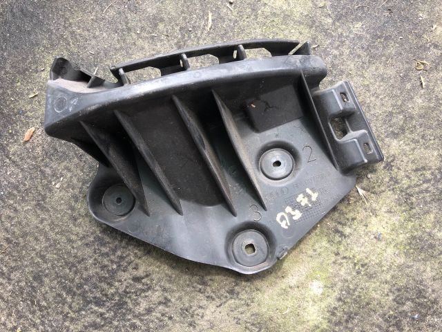 bontott AUDI A3 Jobb hátsó Oldal Lökhárító Tartó (Műanyag)