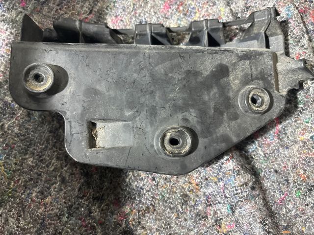 bontott AUDI A3 Jobb hátsó Oldal Lökhárító Tartó (Műanyag)