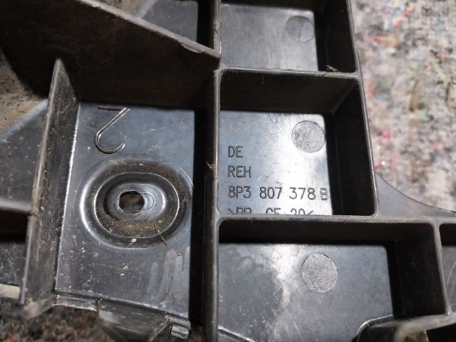 bontott AUDI A3 Jobb hátsó Oldal Lökhárító Tartó (Műanyag)