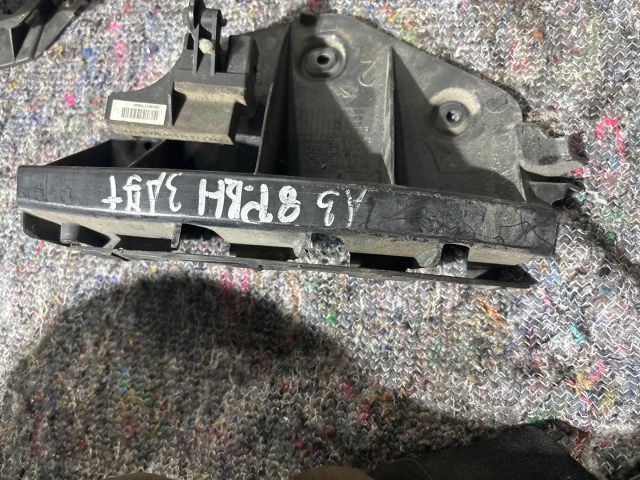 bontott AUDI A3 Jobb hátsó Oldal Lökhárító Tartó (Műanyag)